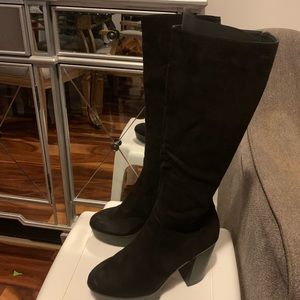 Forever 21 Womens 10 Black knee high Lug Boot